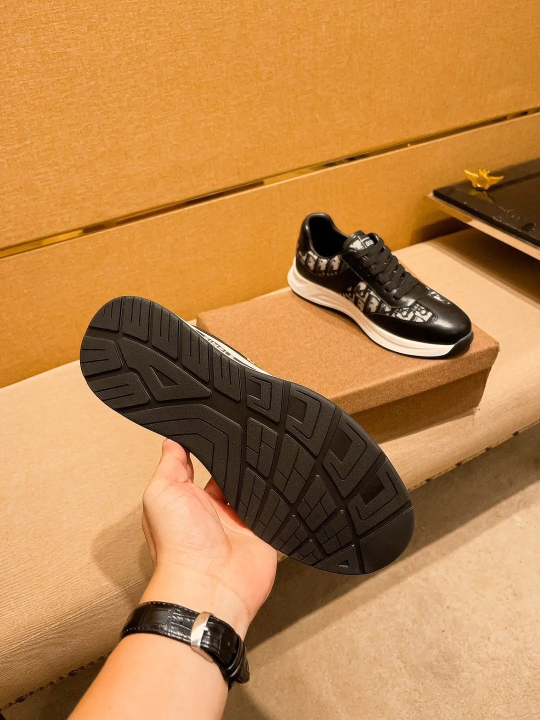 Men's shoes 💰 420💰🔥【Dior】🔥High-end brand of men's shoes official website 1:1 latest masterpiece: the upper is made of Italian imported first-layer cowhide with technical cloth fabric, the original comfortable and breathable lining ➕the original non-slip and wear-resistant outsole🔥, making walking more convenient and comfortable! An exclusive new model, a stunning work, a beautiful 1:1 replica [color] compared to the official quality! Create a fashionable personality to set off your uniqueness! A must-have for trendy men! Classic🔥Size: 38-44 Color: 🔥 2⃣️colors available🔥